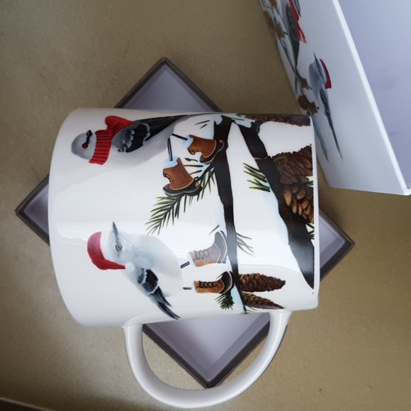 NIB - Winter Holiday Mug - Birds wearing Hats and Boots! - Picture 6 of 8